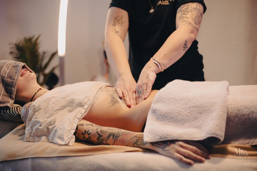 L'été du bien-être : Massage drainant pour une silhouette légère ! 🌞🌿