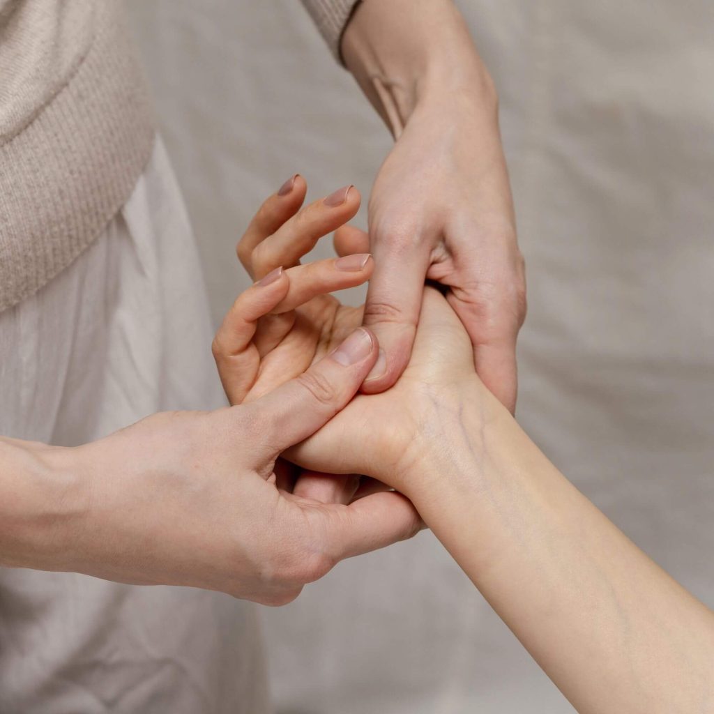 Plongez dans l'Univers du Massage Intuitif avec Camilléa